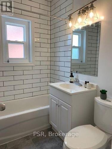 401 - 256 Sherbourne Street, Toronto, ON - Indoor Photo Showing Bathroom