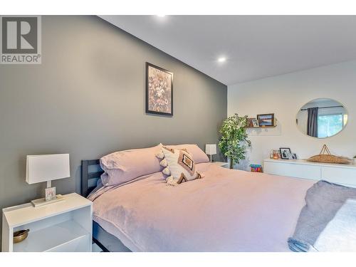 2140 15 Avenue Se, Salmon Arm, BC - Indoor Photo Showing Bedroom