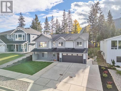 2140 15 Avenue Se, Salmon Arm, BC - Outdoor With Facade