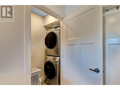 2140 15 Avenue Se, Salmon Arm, BC - Indoor Photo Showing Laundry Room