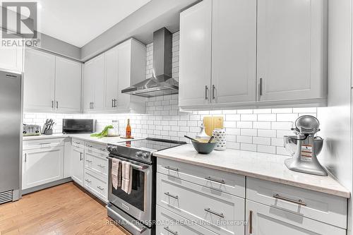 38 Coates Of Arms Lane, Ajax, ON - Indoor Photo Showing Kitchen With Upgraded Kitchen