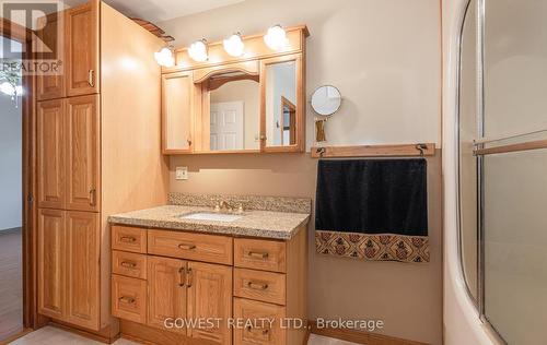 952 Coxwell Avenue, Toronto, ON - Indoor Photo Showing Bathroom