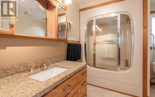 952 Coxwell Avenue, Toronto, ON - Indoor Photo Showing Bathroom