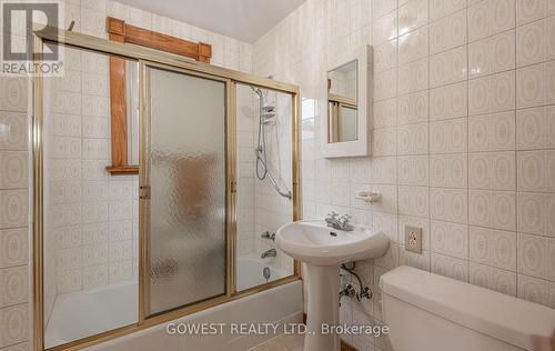 952 Coxwell Avenue, Toronto, ON - Indoor Photo Showing Bathroom