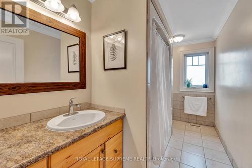 436 8Th Concession Road E, Hamilton, ON - Indoor Photo Showing Bathroom