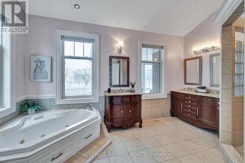 436 8Th Concession Road E, Hamilton, ON - Indoor Photo Showing Bathroom