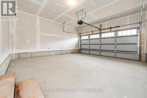 109 Higgins Avenue, Thorold, ON - Indoor Photo Showing Garage