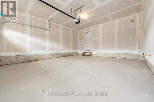 109 Higgins Avenue, Thorold, ON - Indoor Photo Showing Garage