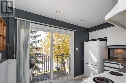 8 - 3895 Doug Leavens Boulevard, Mississauga, ON - Indoor Photo Showing Kitchen