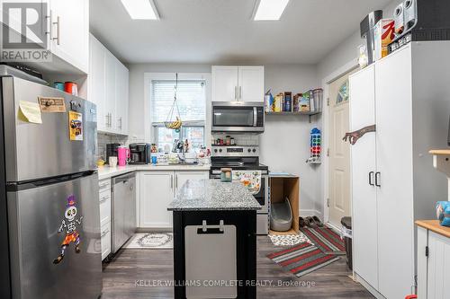 42 Sherman Avenue S, Hamilton, ON - Indoor Photo Showing Kitchen