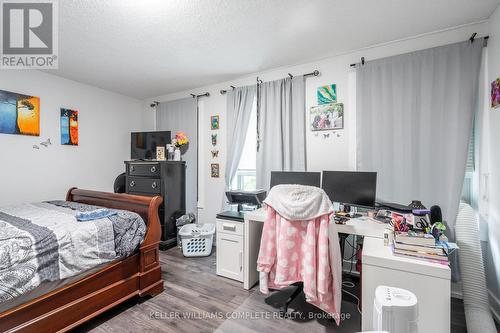 42 Sherman Avenue S, Hamilton, ON - Indoor Photo Showing Bedroom