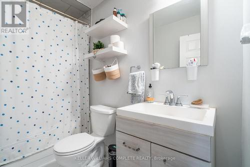 42 Sherman Avenue S, Hamilton, ON - Indoor Photo Showing Bathroom