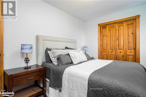 109 Valley View Court, Blue Mountains, ON - Indoor Photo Showing Bedroom