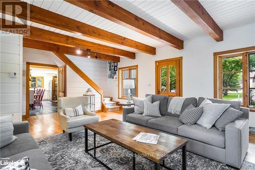 109 Valley View Court, Blue Mountains, ON - Indoor Photo Showing Living Room