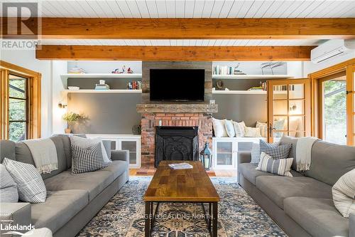 109 Valley View Court, Blue Mountains, ON - Indoor Photo Showing Living Room With Fireplace