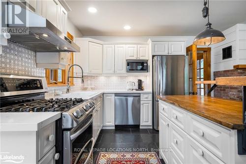 109 Valley View Court, Blue Mountains, ON - Indoor Photo Showing Kitchen With Upgraded Kitchen