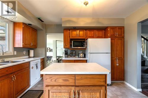 72 Collegiate Drive, Chatham, ON - Indoor Photo Showing Kitchen With Double Sink