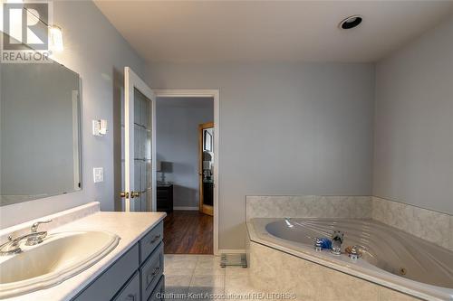 72 Collegiate Drive, Chatham, ON - Indoor Photo Showing Bathroom