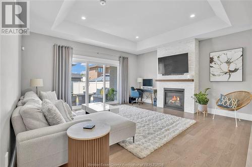 463 Martinique Avenue, Windsor, ON - Indoor Photo Showing Living Room With Fireplace