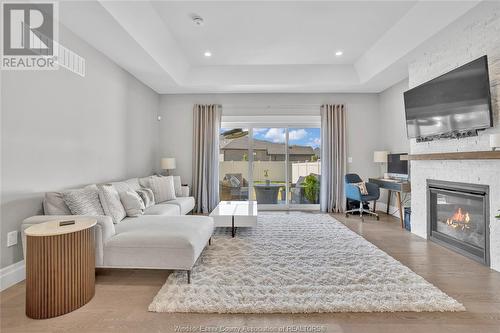 463 Martinique Avenue, Windsor, ON - Indoor Photo Showing Living Room With Fireplace