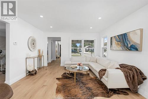 2968 Langlois Ave, Windsor, ON - Indoor Photo Showing Living Room