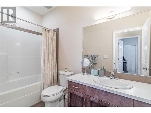 3346 Skaha Lake Road Unit# 104, Penticton, BC - Indoor Photo Showing Bathroom