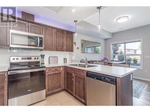 3346 Skaha Lake Road Unit# 104, Penticton, BC - Indoor Photo Showing Kitchen With Double Sink