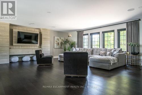 822 Danforth Place, Burlington, ON - Indoor Photo Showing Living Room