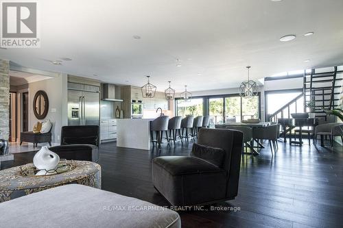 822 Danforth Place, Burlington, ON - Indoor Photo Showing Living Room