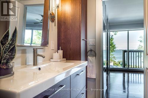 822 Danforth Place, Burlington, ON - Indoor Photo Showing Bathroom