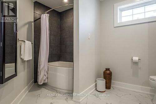 822 Danforth Place, Burlington, ON - Indoor Photo Showing Bathroom