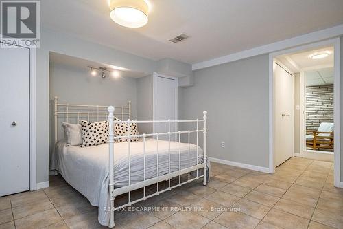 822 Danforth Place, Burlington, ON - Indoor Photo Showing Bedroom