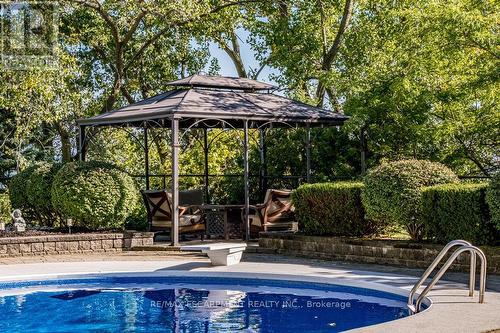 822 Danforth Place, Burlington, ON - Outdoor With In Ground Pool With Backyard