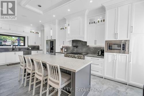 15714 Bathurst Street, King, ON - Indoor Photo Showing Kitchen With Upgraded Kitchen