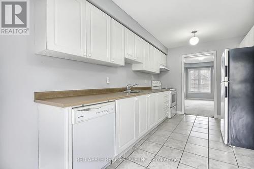 176 Matthew Boyd Crescent, Newmarket, ON - Indoor Photo Showing Kitchen With Double Sink