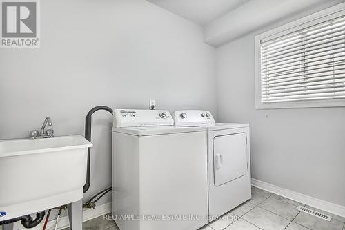 176 Matthew Boyd Crescent, Newmarket, ON - Indoor Photo Showing Laundry Room