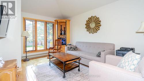 138 Glenwood Drive, Wasaga Beach, ON - Indoor Photo Showing Living Room