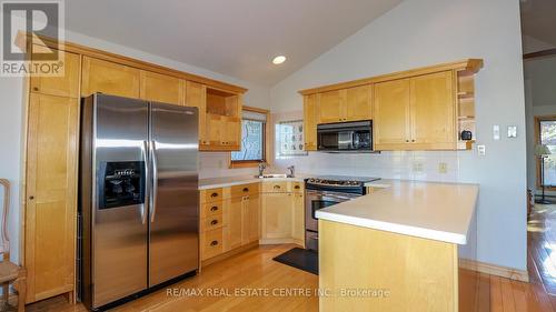 138 Glenwood Drive, Wasaga Beach, ON - Indoor Photo Showing Kitchen