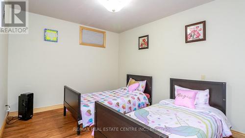 138 Glenwood Drive, Wasaga Beach, ON - Indoor Photo Showing Bedroom