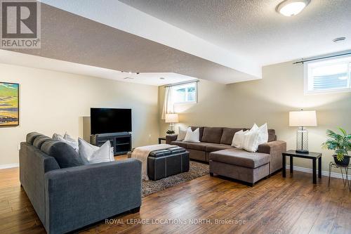 19 Lynden Street, Collingwood, ON - Indoor Photo Showing Living Room