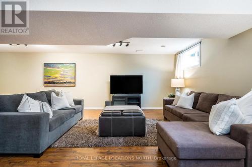 19 Lynden Street, Collingwood, ON - Indoor Photo Showing Living Room