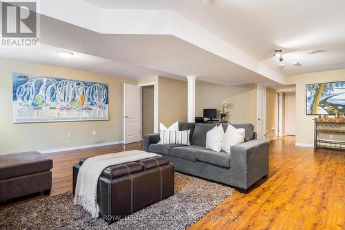 19 Lynden Street, Collingwood, ON - Indoor Photo Showing Living Room