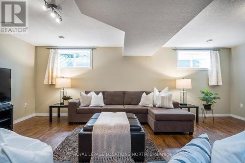 19 Lynden Street, Collingwood, ON - Indoor Photo Showing Living Room