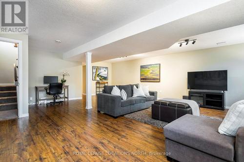 19 Lynden Street, Collingwood, ON - Indoor Photo Showing Living Room