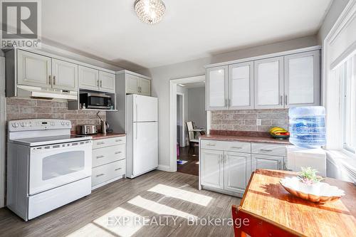 19 Locke Avenue, Clearview, ON - Indoor Photo Showing Kitchen