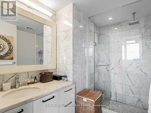 2212 - 88 Park Lawn Road, Toronto, ON - Indoor Photo Showing Bathroom