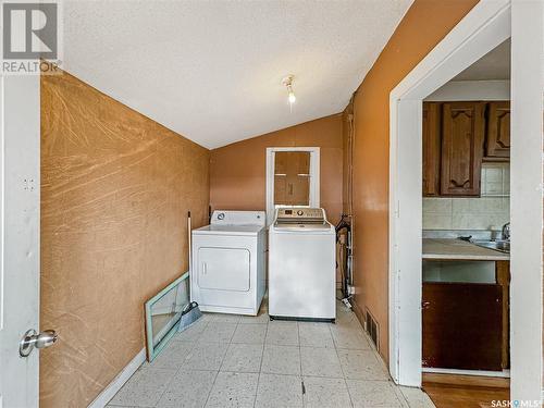 631 101St Street, North Battleford, SK - Indoor Photo Showing Laundry Room