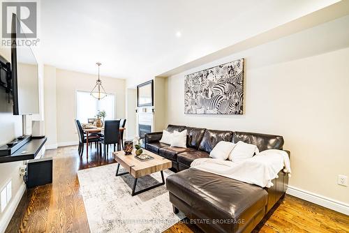 29 - 180 Blue Willow Drive, Vaughan (East Woodbridge), ON - Indoor Photo Showing Living Room