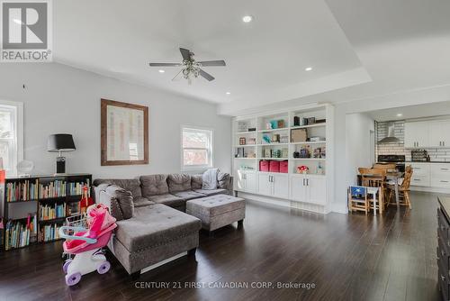 603 Erie Street, Warwick (Watford), ON - Indoor Photo Showing Living Room