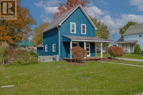 603 Erie Street, Warwick (Watford), ON - Outdoor With Deck Patio Veranda With Facade